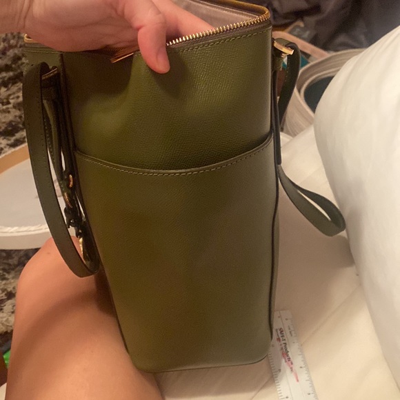 ❗CLOSET CLOSING ❗✨NWOT✨Michael Kors Charlotte Bag - Picture 9 of 10